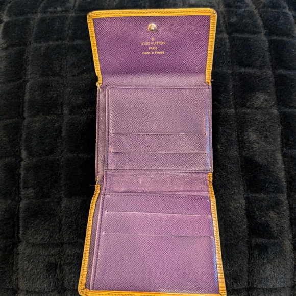 LV EPI DOUBLE SNAP WALLET - Picture 7 of 13